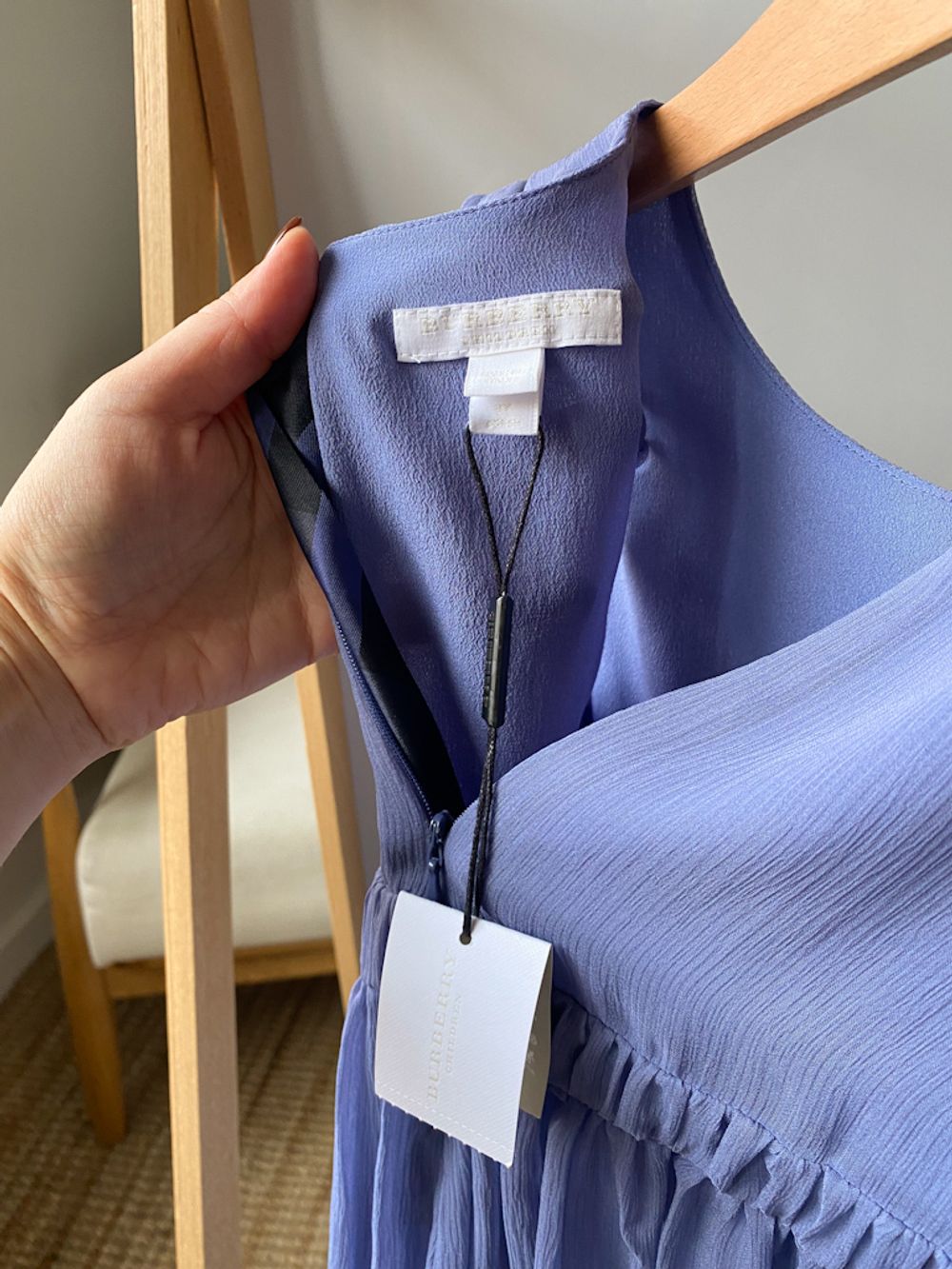 Новое шелковое платье Burberry, 128