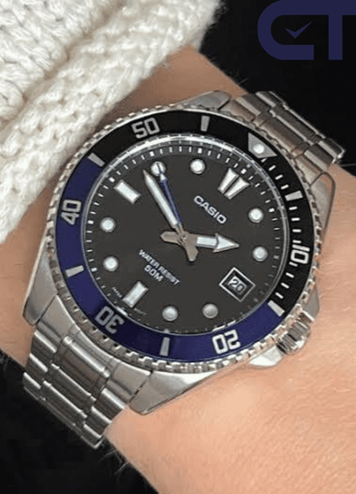 CASIO MDV-10D-1A2 — спортивные часы с чёрно-синим безелем