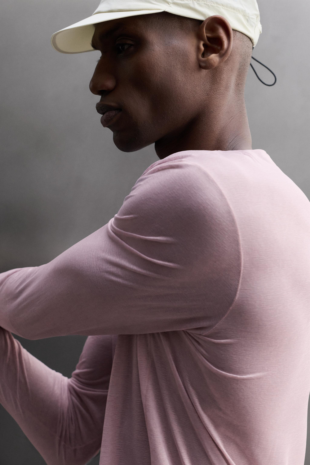 ЛЕГКАЯ ФУТБОЛКА ДЛЯ БЕГА ИЗ РЕЛЬЕФНОЙ ТКАНИ — ZARA · 4387/300