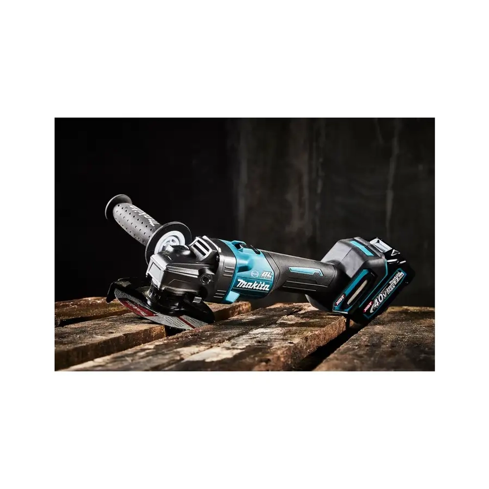 Аккумуляторная угловая шлифовальная машина 125 мм XGT® Makita GA005GZ