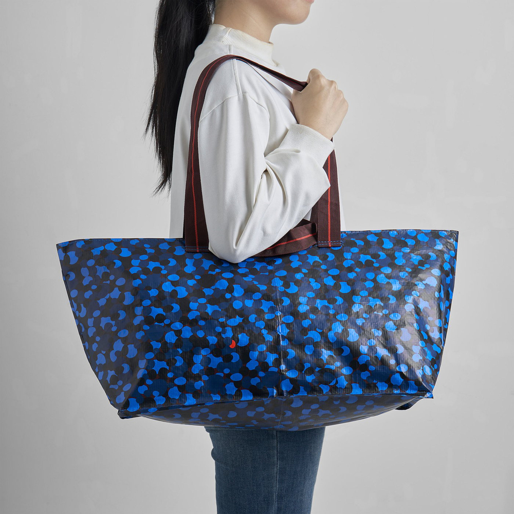 IKEA SPJUTSÖ  (ИКЕА СПЙУТСЁ)  -  Сумка - синий узор, 18x45x28 см/22 л