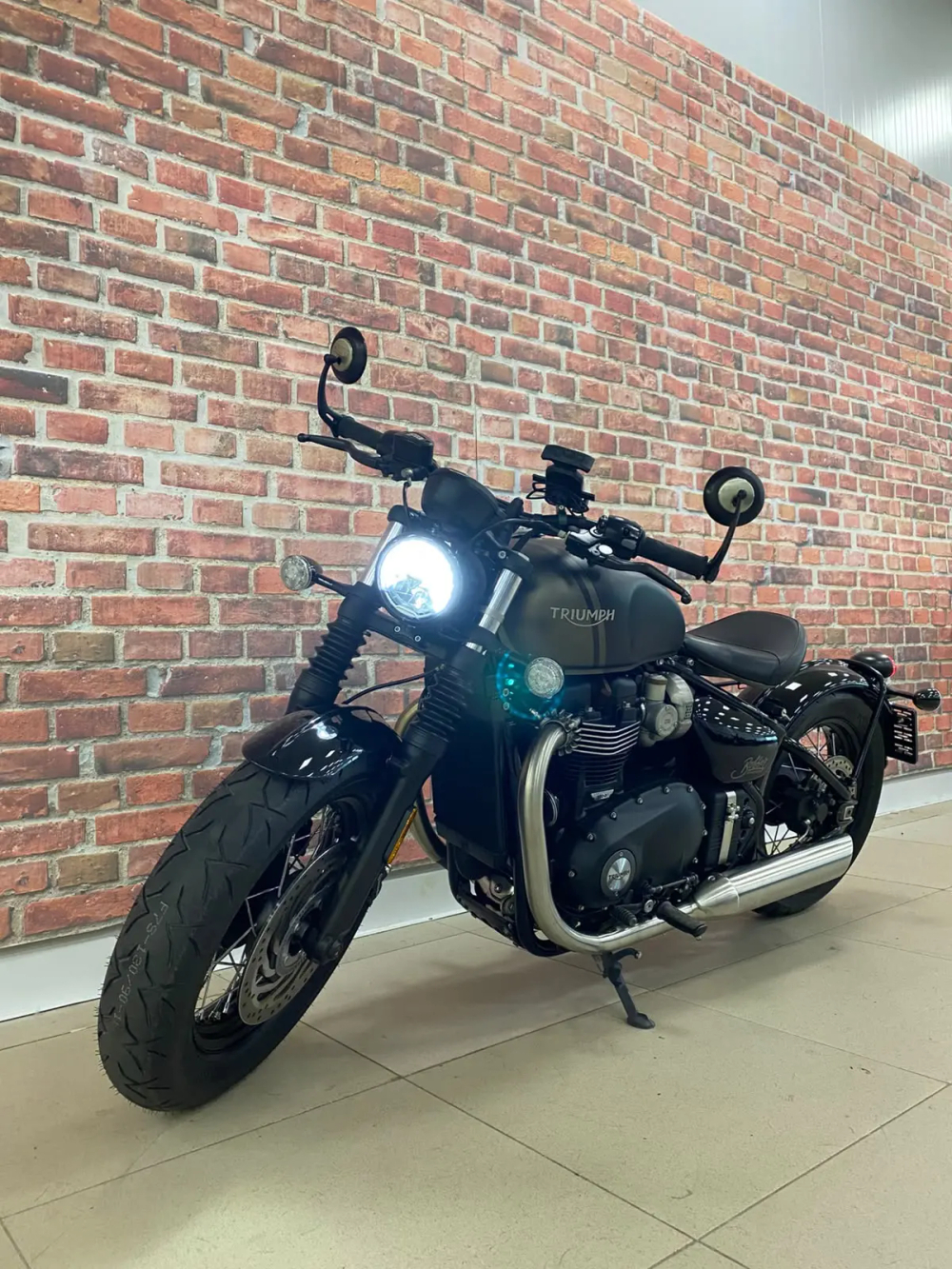 Triumph Bonneville Bobber, 2023 MATT STORM GREY/MATT IRONSTONE