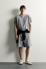 ФУТБОЛКА RELAXED FIT ИЗ РЕЛЬЕФНОЙ ТКАНИ — ZARA · 3992/430