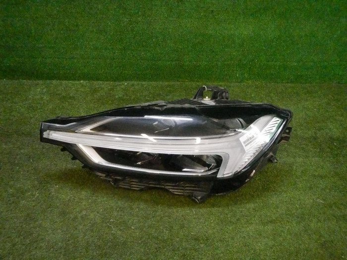 Фара левая Volvo XC60 2 (2017-2021) LED