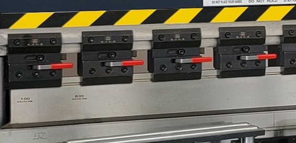 Листогибочные гидравлические прессы с ЧПУ MetalTec HBC 90/2500 4+1 ESA 630