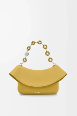 Loewe Средняя сумка Ola из гладкой телячьей кожи, желтый