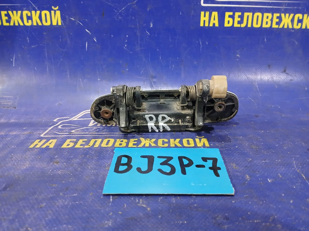 Ручка двери задней правой внешняя MAZDA FAMILIA 2001