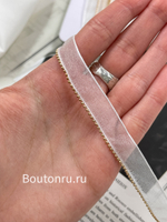 Кант с белой органзой и золотой монилью