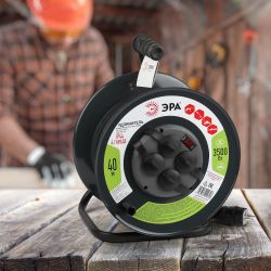 Удлинитель силовой ЭРА RMx-4es-3x1.5-40m-IP44(KG) на металлической катушке c заземлением 4 розетки 40м КГ 3х1.5мм2 | Электротовары