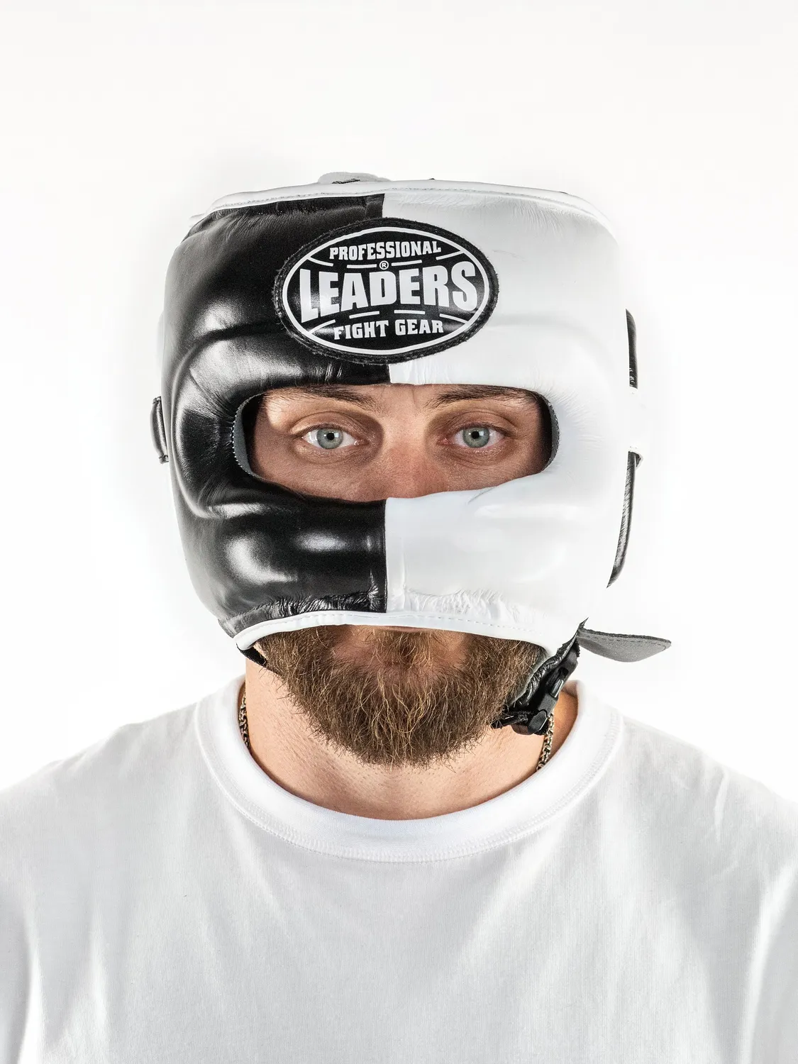 Шлем боксерский LEADERS LS с бамперной защитой BK/WH 1/2