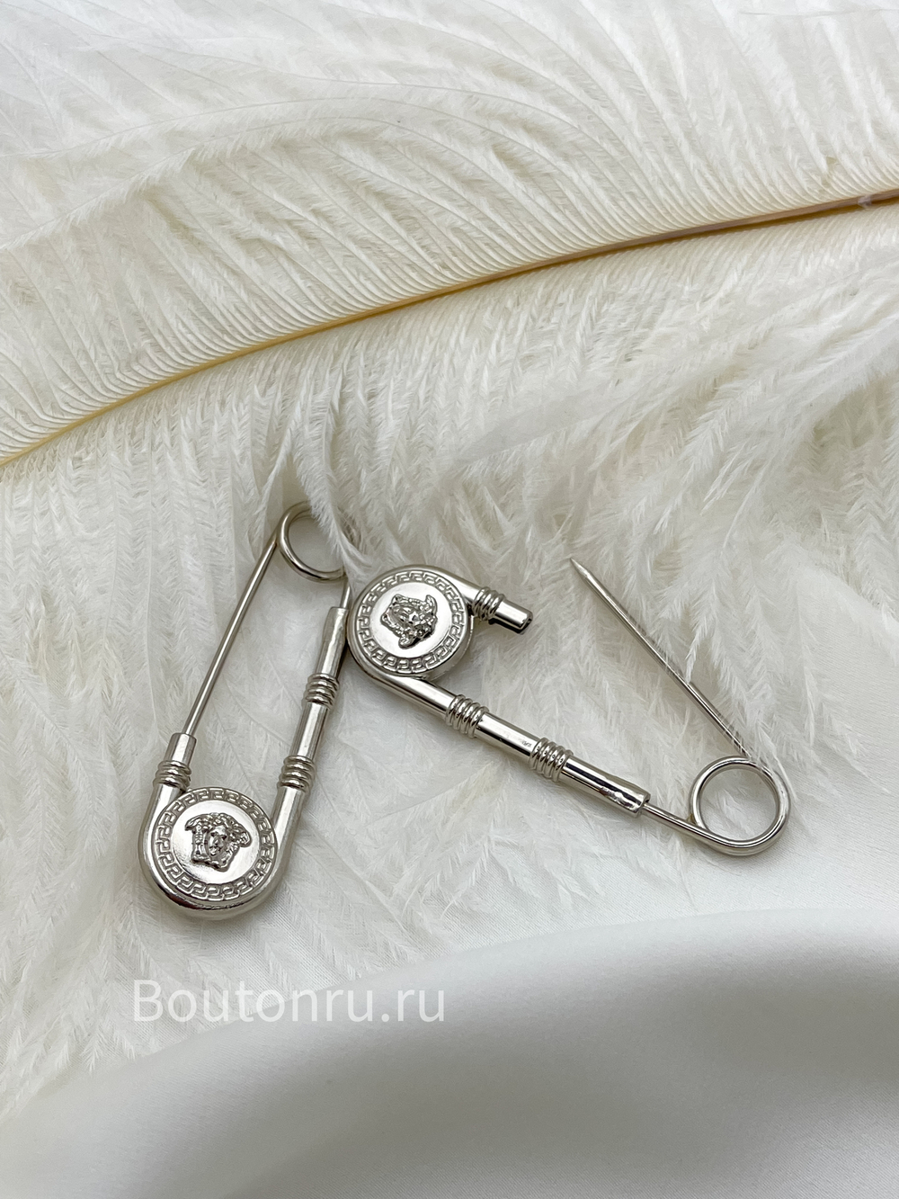 Брошь булавка Верс. серебристая
