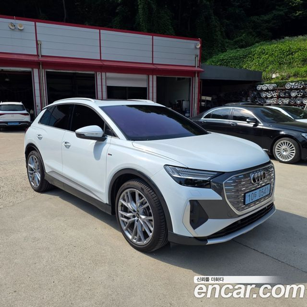 Audi Q4 e-tron 45 Premium — 2025