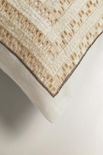 ZARA HOME ЧЕХОЛ ДЛЯ ДЕКОРАТИВНОЙ ПОДУШКИ С ЗОЛОТИСТОЙ ВЫШИВКОЙ, СВЕТЛО-БЕЖЕВЫЙ