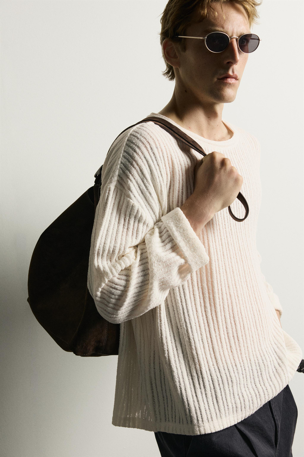 ФУТБОЛКА RELAXED FIT С ФАКТУРНОЙ ОТДЕЛКОЙ — ZARA