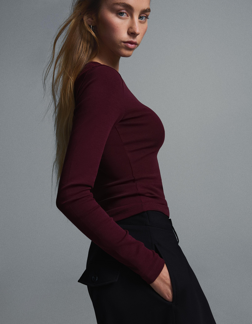 Женский лонгслив с круглым вырезом - BERSHKA