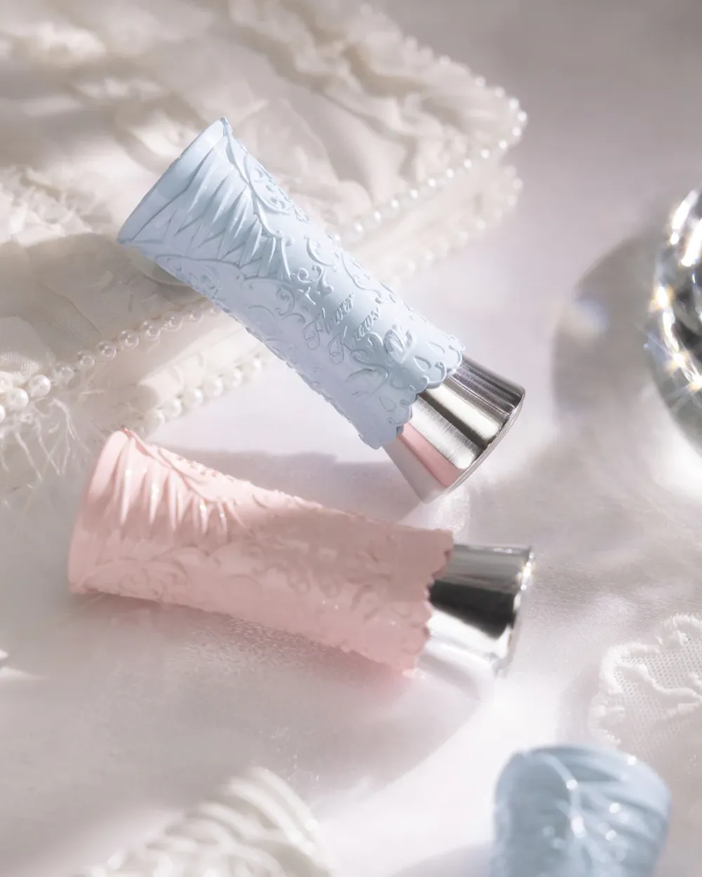 Помада для губ Flower Knows Swan Ballet Shine Lipstick - B02 Mary Jane