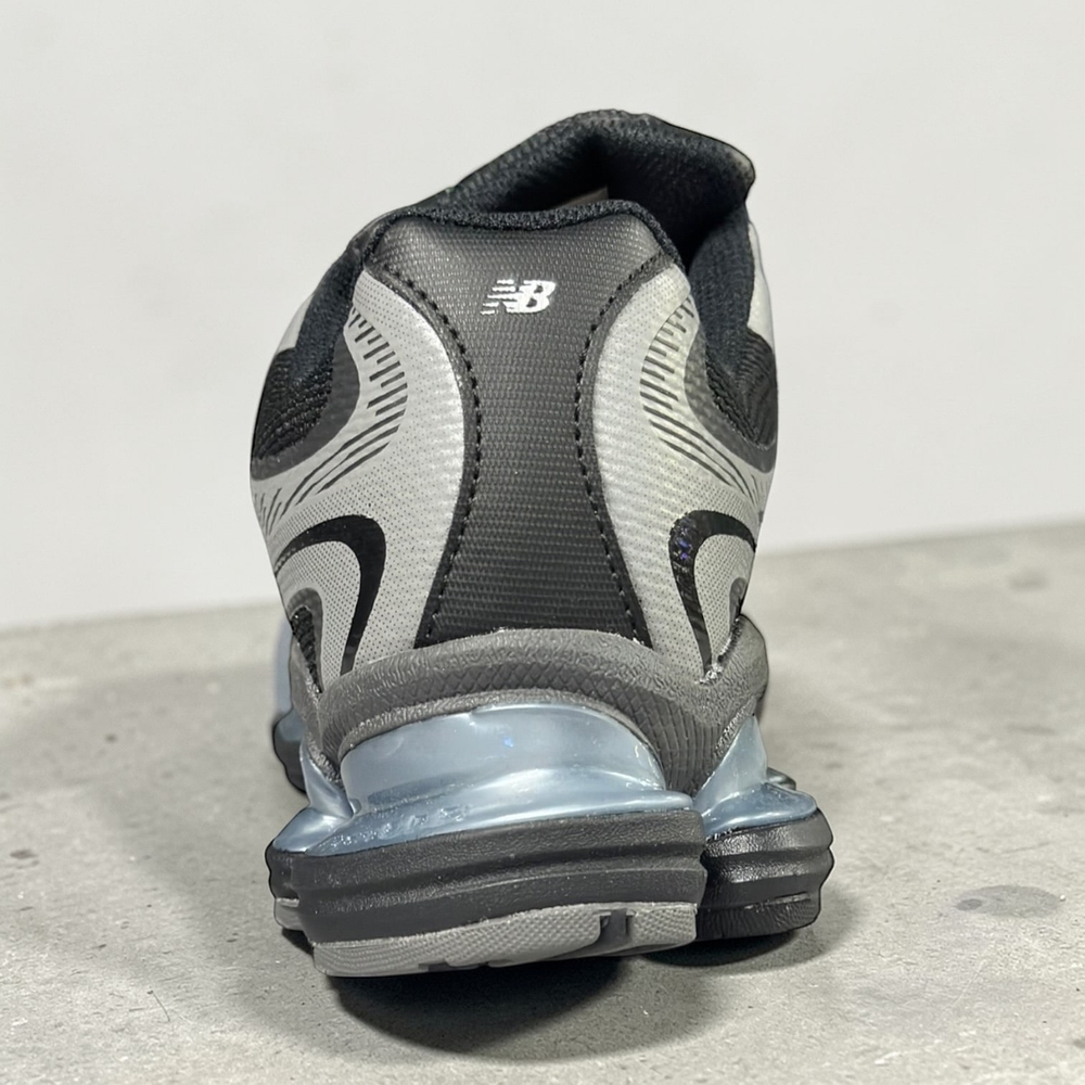 New Balance 2000 • Black Gray