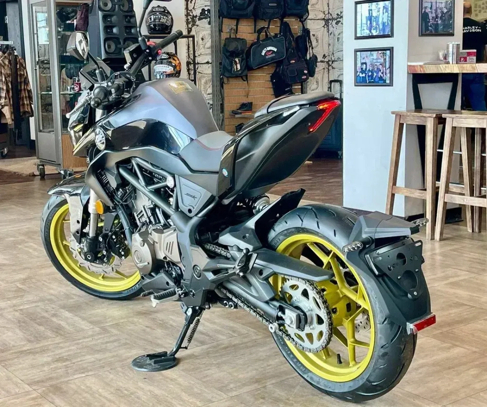 QJMOTOR SRK 400, 2024