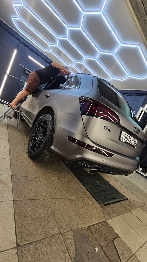 Audi Q5 оклейка в цветной полиуретан Carbins PPF Satin Tungsten Steel MF-01