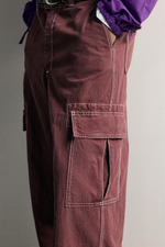 БРЮКИ КАРГО RELAXED FIT С КОНТРАСТНОЙ ОТСТРОЧКОЙ — ZARA