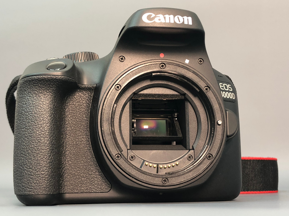 Canon EOS 4000D Kit EF-S 18-55 III 50.000 кадров