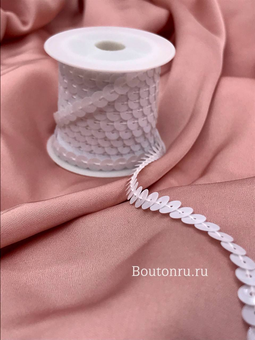 Лента декоративная белые пайетки ~4,5 метра