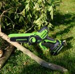Цепная мини пила аккумуляторная Greenworks GD24CSMNX Арт. 2008707UH, 24V, 15см, бесщеточная, в комплекте АКБ 8 А·ч и ЗУ в сумке