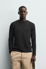 БАЗОВАЯ ФУТБОЛКА SLIM FIT — ZARA