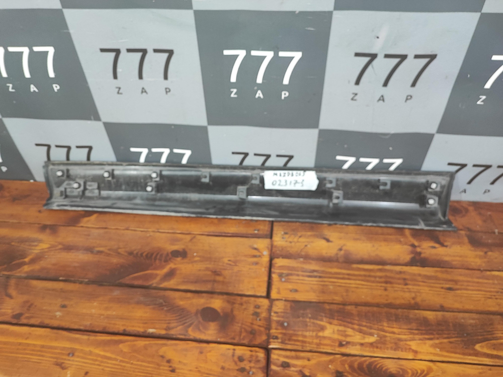 Накладка двери передней правой Mazda CX-5 2 (KF) 17-нв Б/У Оригинал KB7W51RA1