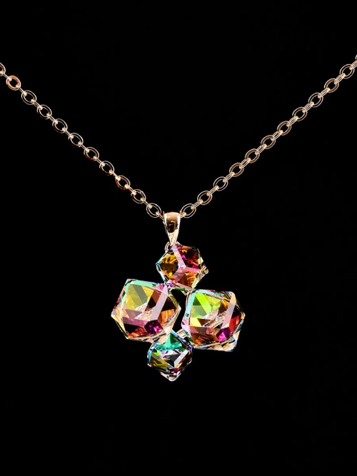 Подвеска-ромб Мираж с зелеными кубиками-хамелеонами Swarovski