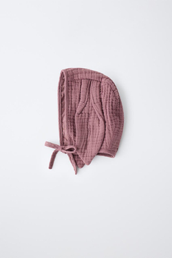 ZARA ЧЕПЧИК С ФАКТУРНЫМИ УШКАМИ, ЦВЕТ МАЛЬВЫ