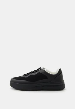 Кроссовки мужские GUESS WINNO 4