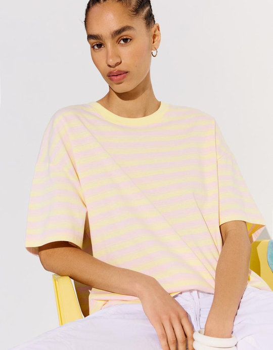 BERSHKA Футболка свободного кроя в полоску, желтый