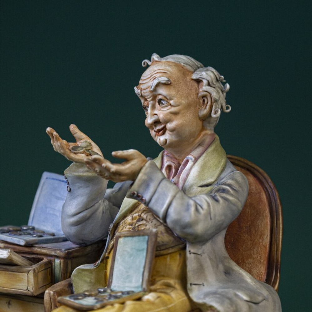 Фарфоровая мануфактура Capodimonte «Коллекционер монет (нумизмат)»