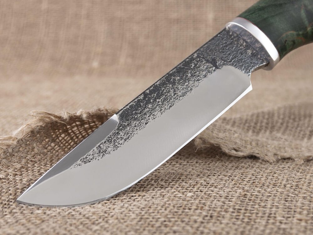 Шкуросъемный нож "Енот", сталь Bohler N690, рукоять зелёная стабилизированная береза