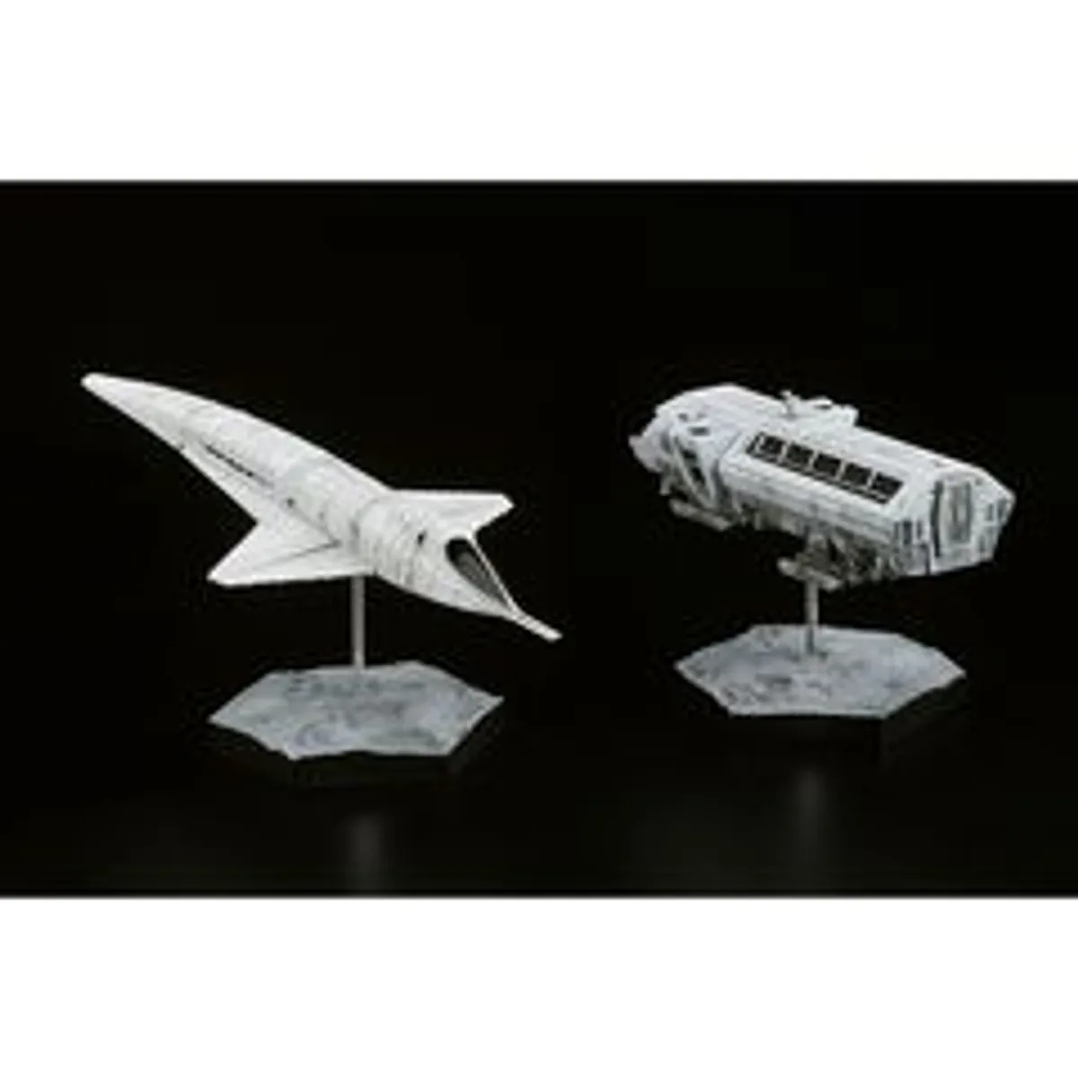 Модель корабля BellFine: 2001 A Space Odyssey Aries Orion III & Moon Rocket Bus
