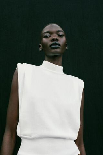 ZARA ТРИКОТАЖНЫЙ ТОП С ОТКРЫТОЙ СПИНОЙ, БЕЛЫЙ