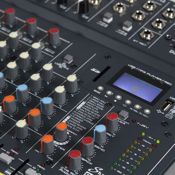 Studiomaster CLUB XS12+ Микшерный пульт: 8 моно (XLR), 2 стерео (TRS), 3-х полосный эквалайзер