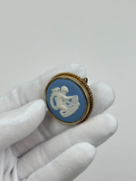 Брошь Wedgwood голубая