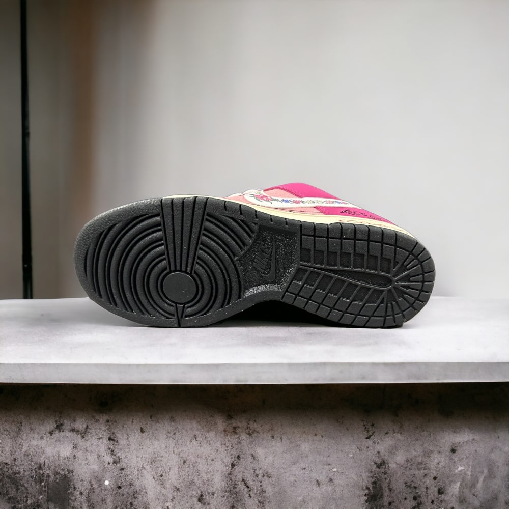 Nike SB Dunk Low • Barbie
