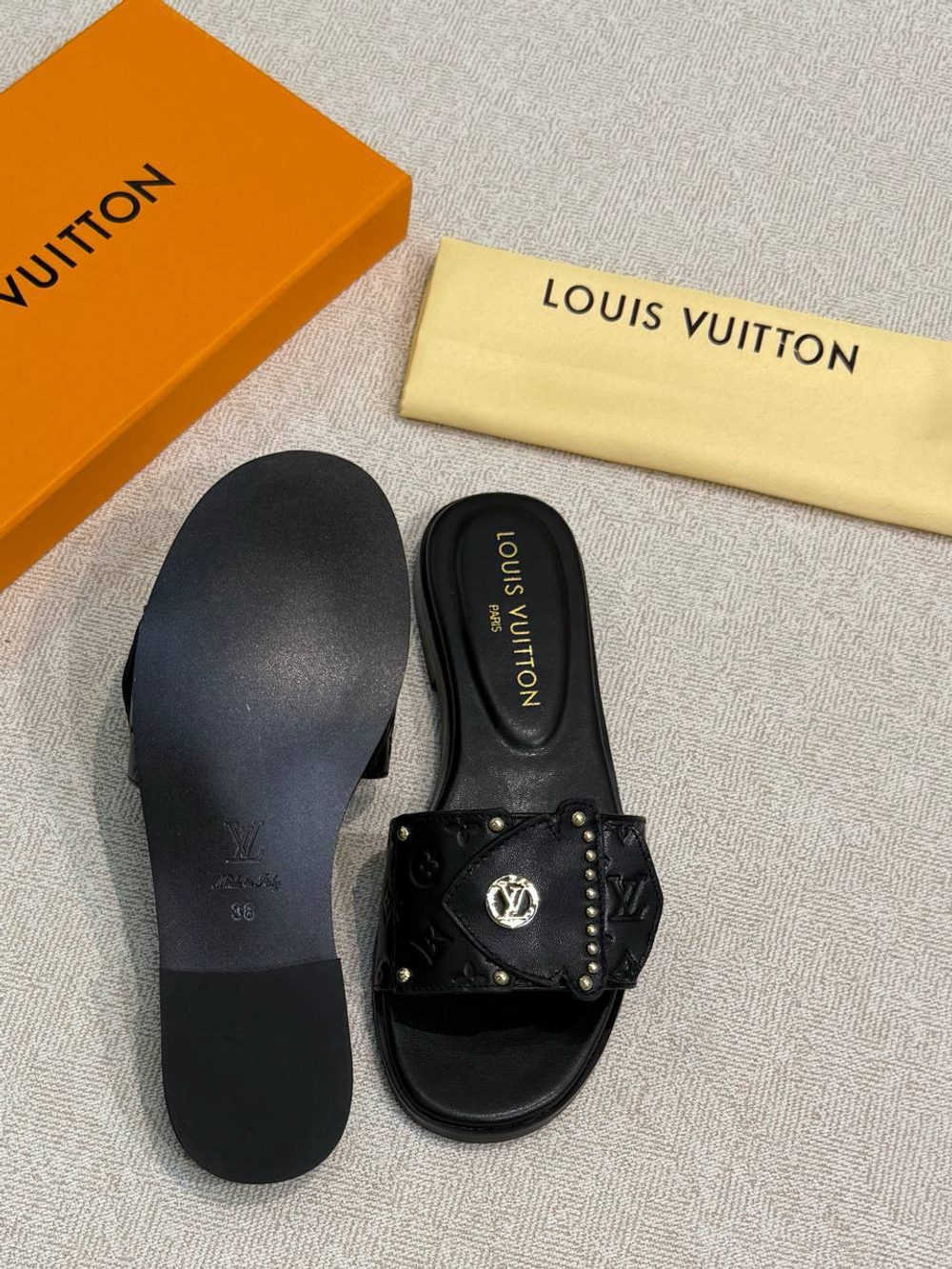 Сабо Louis Vuitton