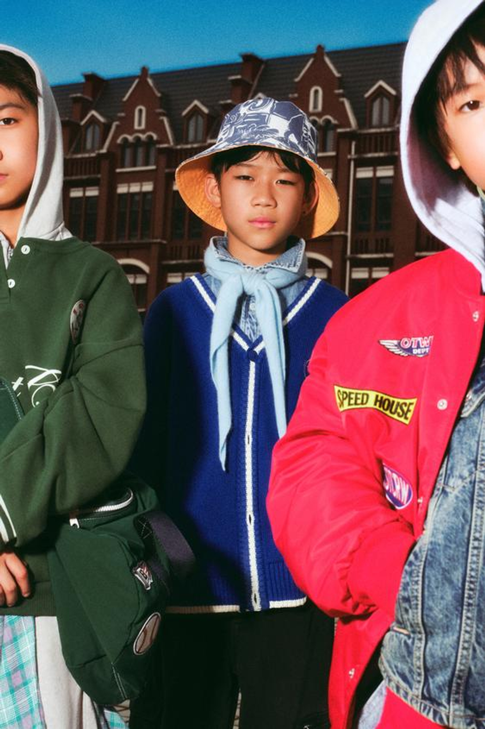 ZARA КАРДИГАН В СТИЛЕ VARSITY, ЯРКО-СИНИЙ