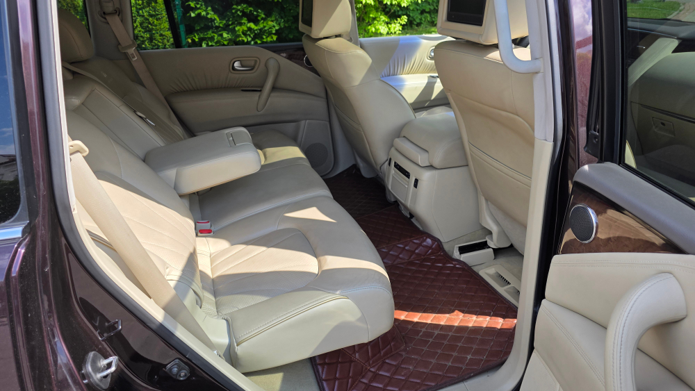 Автомобиль Infiniti QX56