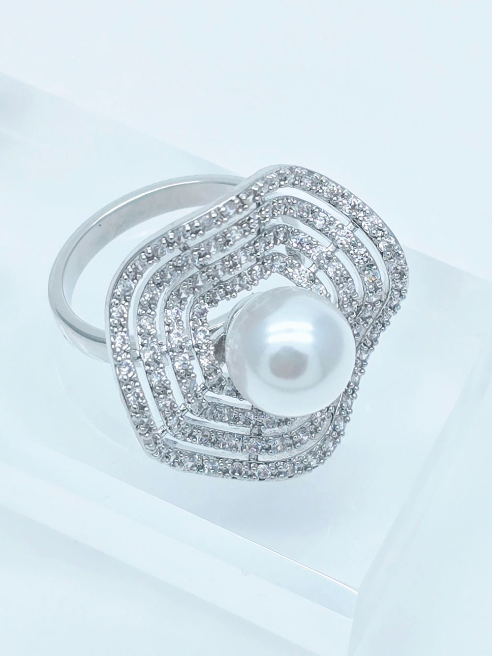 91004637 Кольцо Selena Pearls