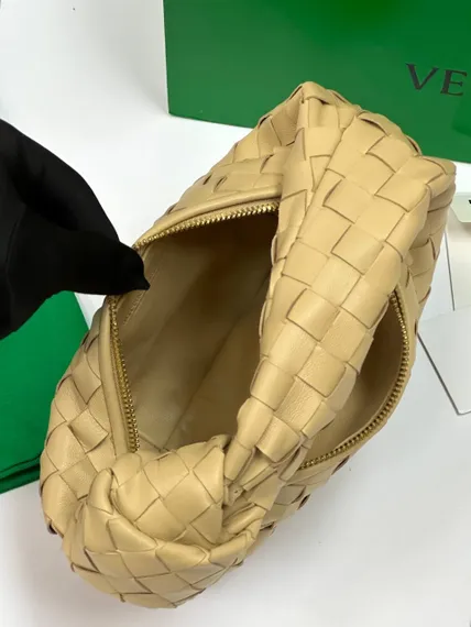 Сумка Bottega Veneta Mini Jodie бежевый