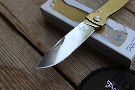 Складной нож Boker 01BO853 Atlas Brass c клинком из стали Sandvik™ 12С27, рукоять латунь