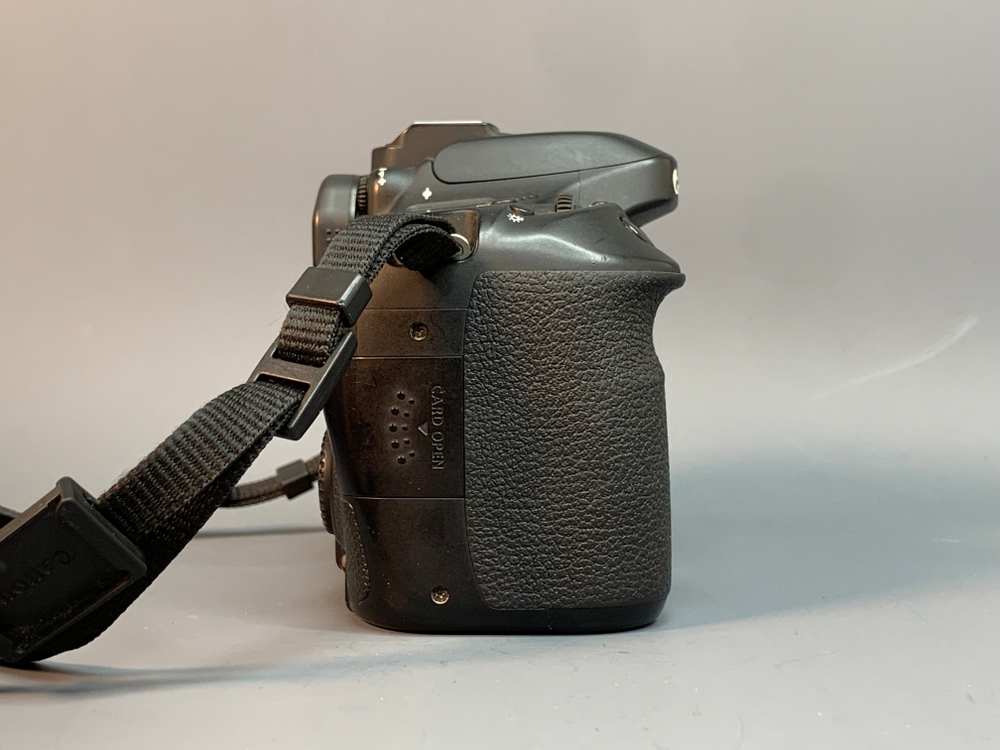 Canon EOS 80D body 47.000 Кадров, небольшой след от штатива