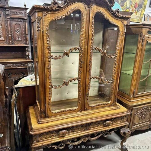 Старинная витрина в стиле Чиппендейл