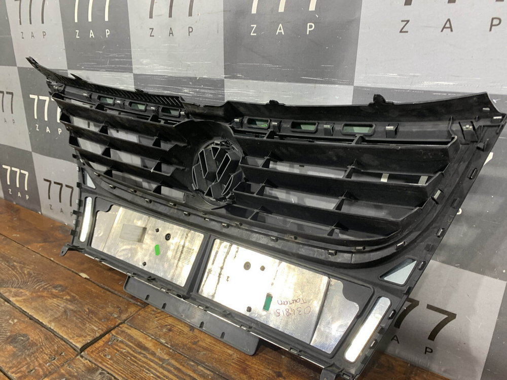 Решетка радиатора Volkswagen Touran 1 Оригинал 1t0853651d