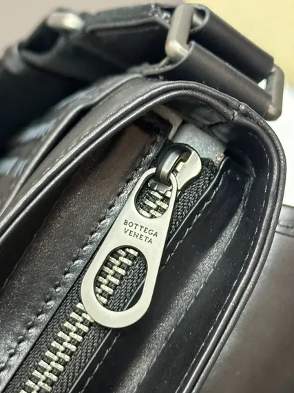 Сумка мужская кожаная Bottega Veneta через плечо